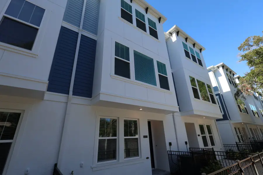 Condo located in Tampa, FL showcasing its design and architecture (Image 5). Condo located in Tampa, FL showcasing its design and architecture (Image 5).