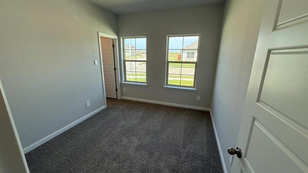 Spacious, unfurnished interior of a new home in Saratoga, Granbury (Image 11).