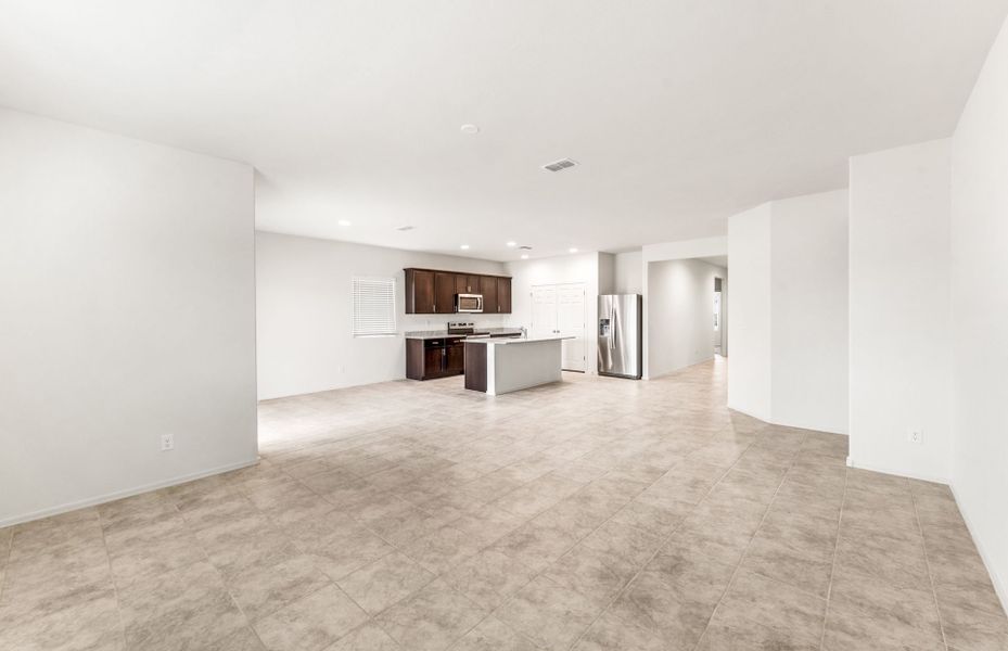 Spacious, unfurnished interior of a new home in Copper Falls, Buckeye (Image 19).
