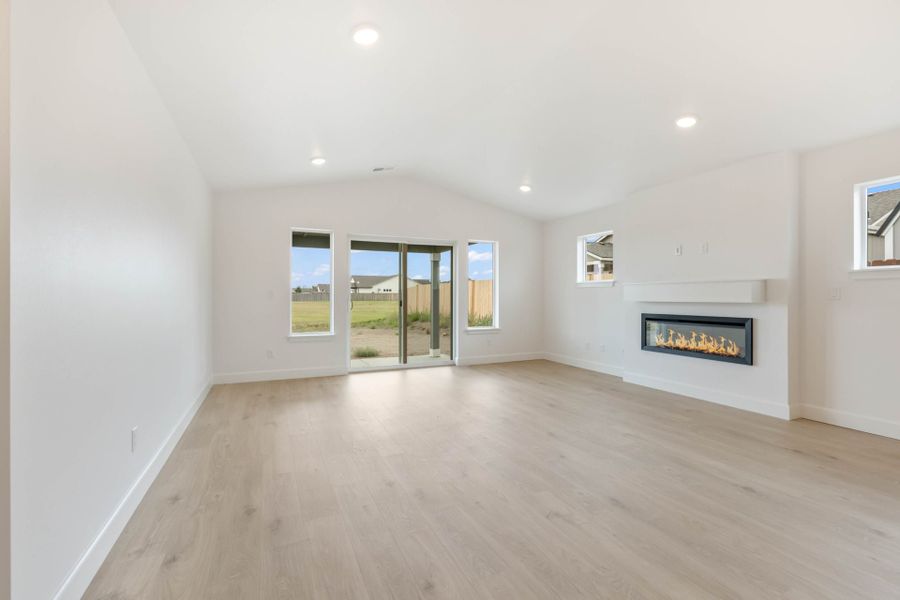 Spacious, unfurnished interior of a new home in Willowbrook, Madras (Image 17).