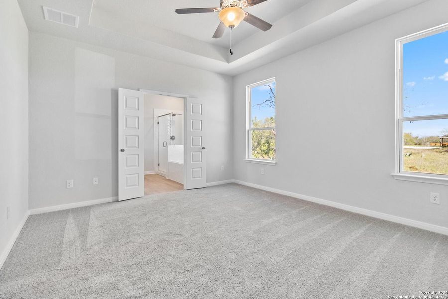 Spacious, unfurnished interior of a new home in Jordan's Ranch, San Antonio (Image 22).