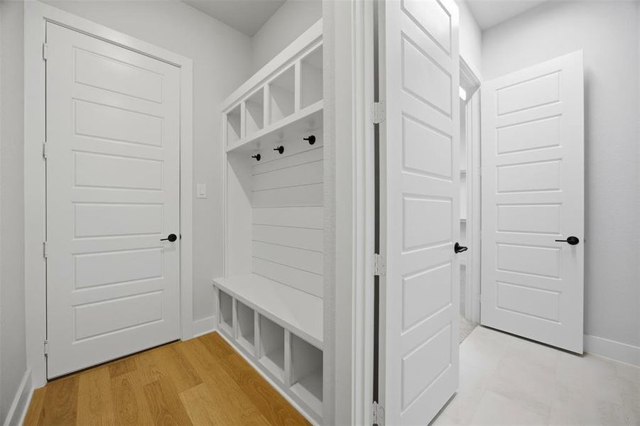 Spacious, unfurnished interior of a new home in Waterfall Ranch - 1 Acre Lots, Waxahachie (Image 27). Spacious, unfurnished interior of a new home in Waterfall Ranch - 1 Acre Lots, Waxahachie (Image 27).