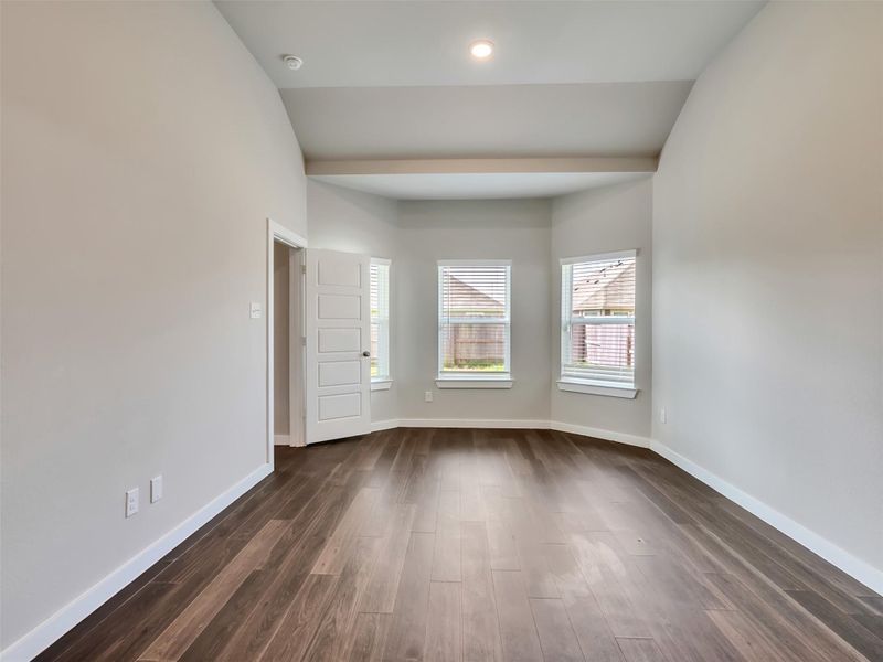 Spacious, unfurnished interior of a new home in , La Marque (Image 37).