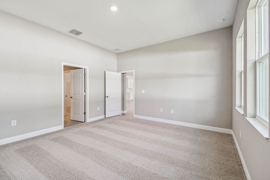Spacious, unfurnished interior of a new home in Pinecone Reserve, Brooksville (Image 61).