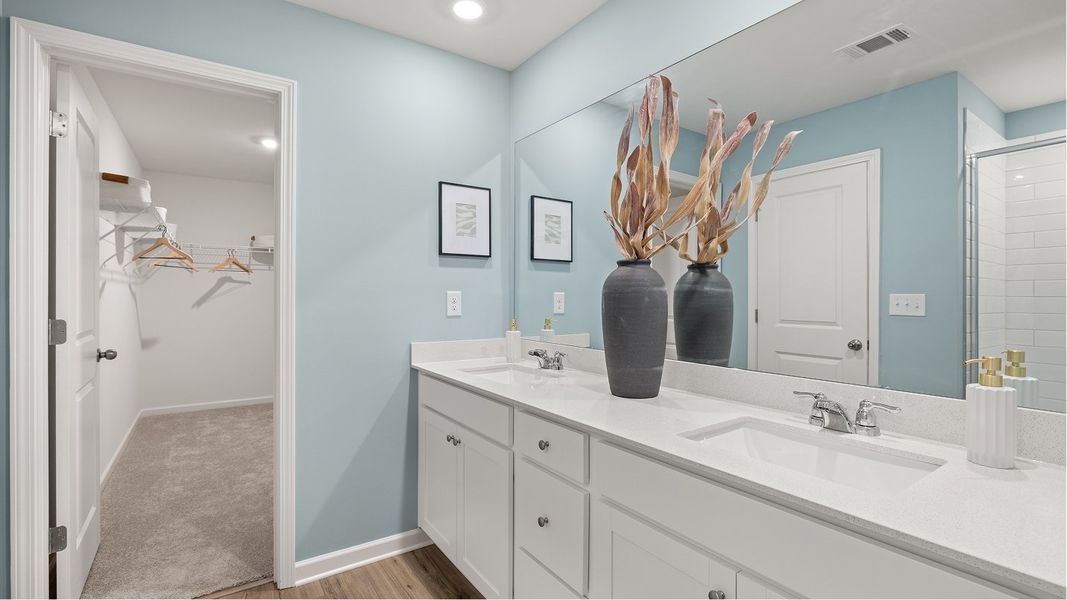 4257 Hawkins Owners Bath 1of2 F2 Base3 081325