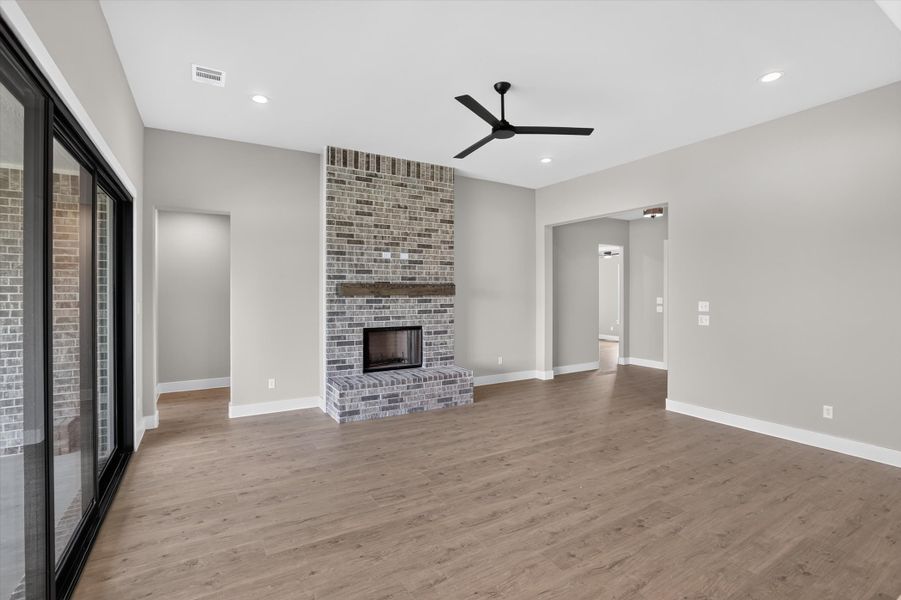 Spacious, unfurnished interior of a new home in Coyote Crossing, Godley (Image 19).