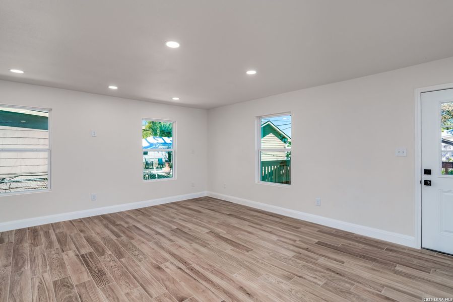 Spacious, unfurnished interior of a new home in , San Antonio (Image 12).