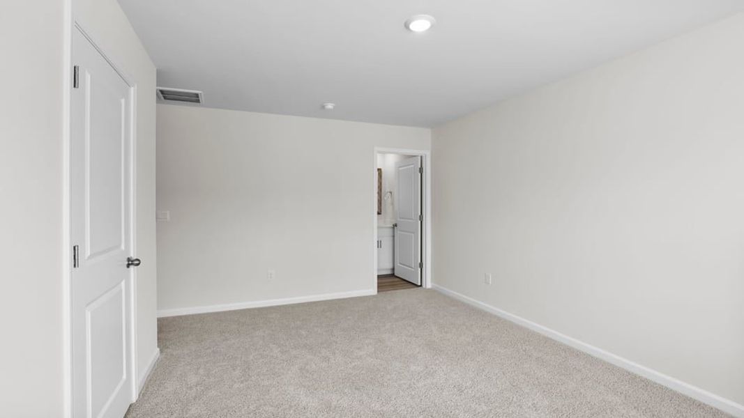 Spacious, unfurnished interior of a new home in Covington Village, Greer (Image 36).