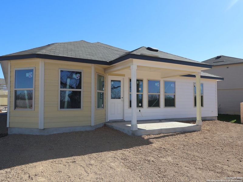 Exterior details and patio area of a home in Cinco Lakes, San Antonio (Image 3).
