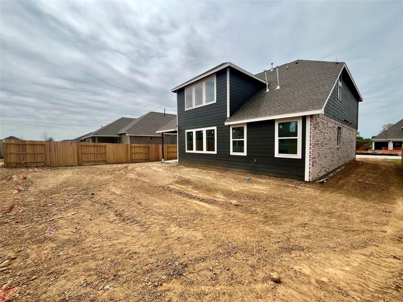 Exterior details and patio area of a home in Oakwood Estates, Waller (Image 3).