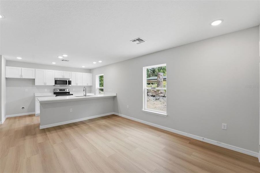 Spacious, unfurnished interior of a new home in , Eustis (Image 14).