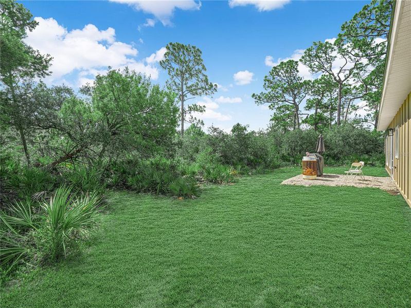 Exterior details and patio area of a home in , Sebring (Image 4).