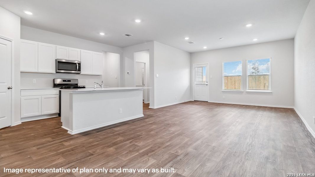 Spacious, unfurnished interior of a new home in Seneca Trails, Leon Valley (Image 15).