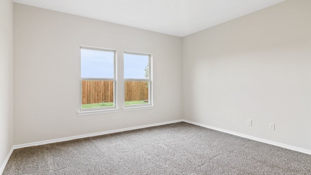 Spacious, unfurnished interior of a new home in Saddlebrook, Waxahachie (Image 13).
