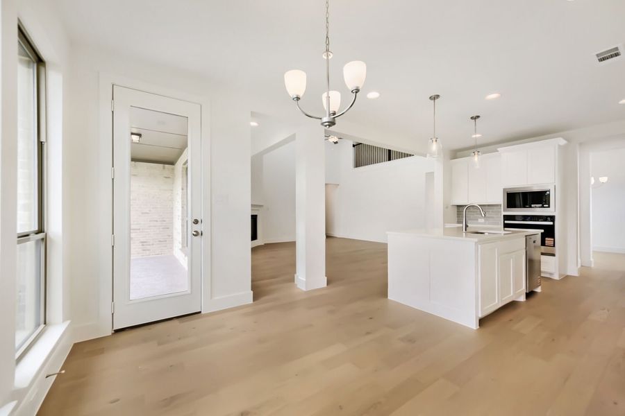 11465 Wulstone - Dining Area