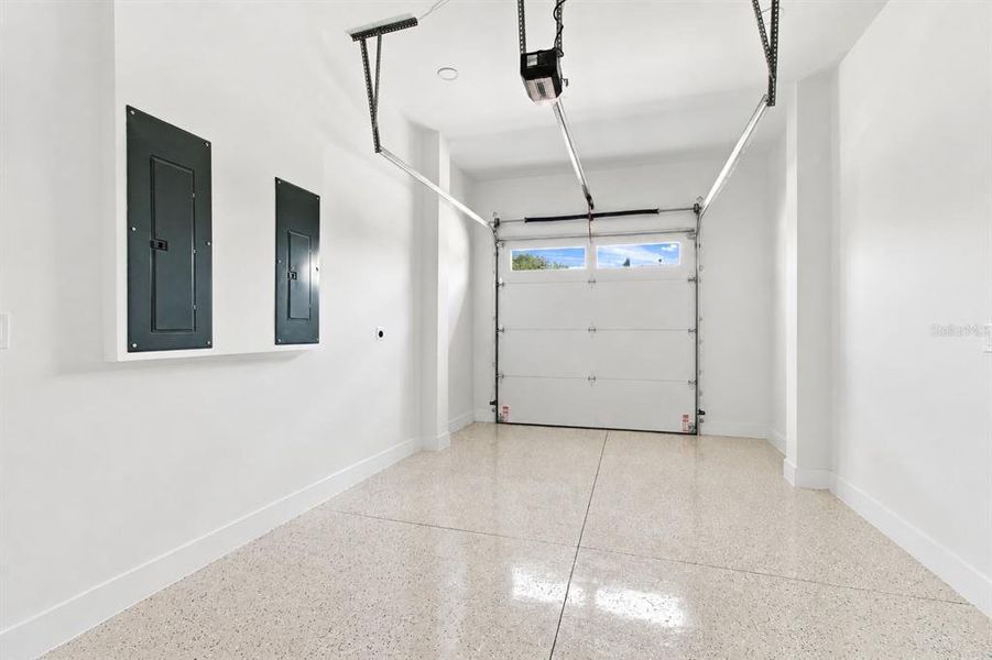 Spacious, unfurnished interior of a new home in , Tampa (Image 66).