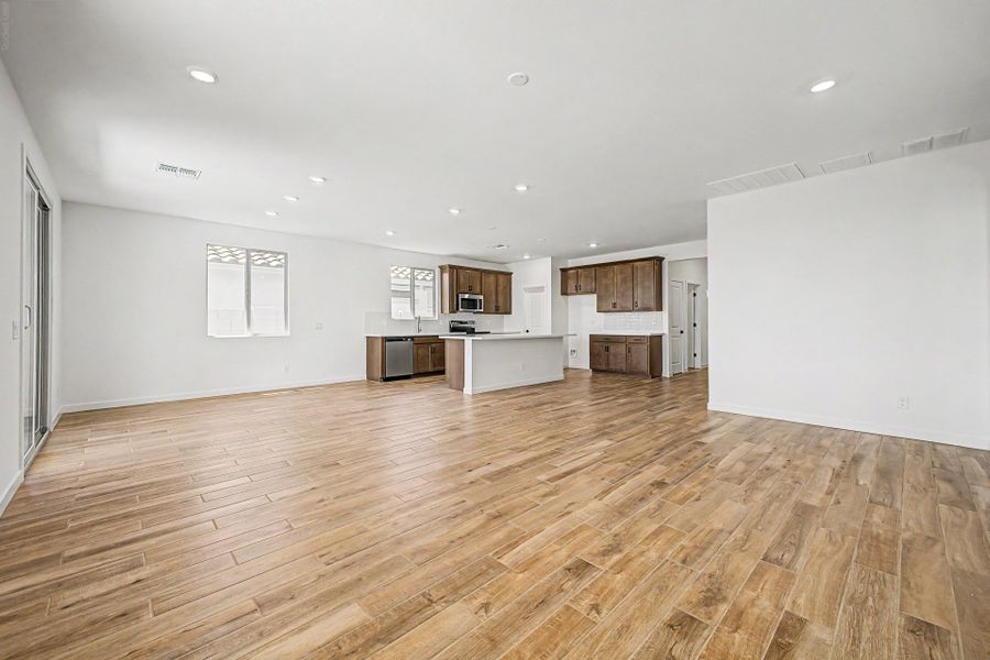 Spacious, unfurnished interior of a new home in The Villages at North Copper Canyon, Surprise (Image 8).