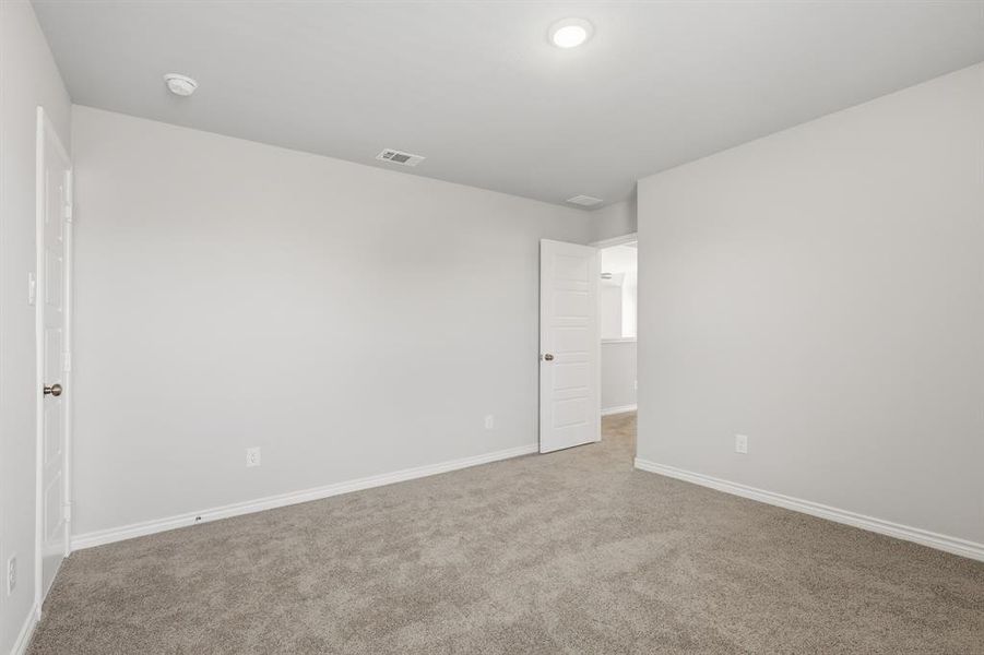 Spacious, unfurnished interior of a new home in Burgess Meadows, Cleburne (Image 19).