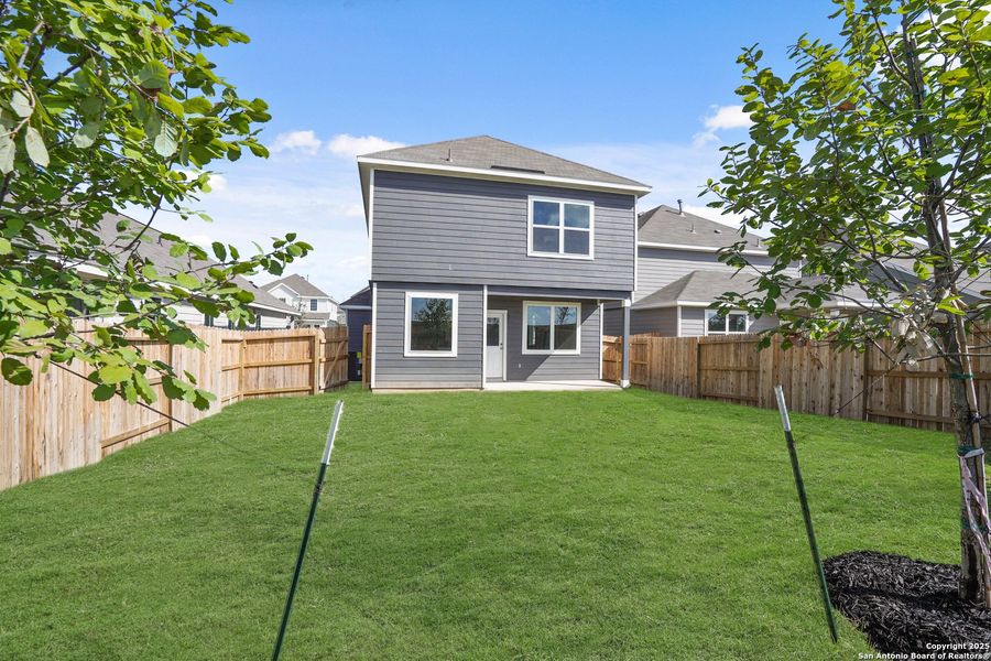 Exterior details and patio area of a home in Timber Creek, San Antonio (Image 20).