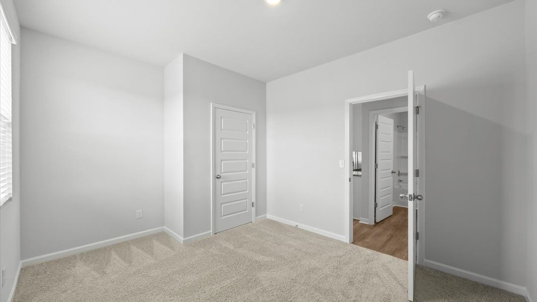 Spacious, unfurnished interior of a new home in Highland Hills, Graniteville (Image 16).