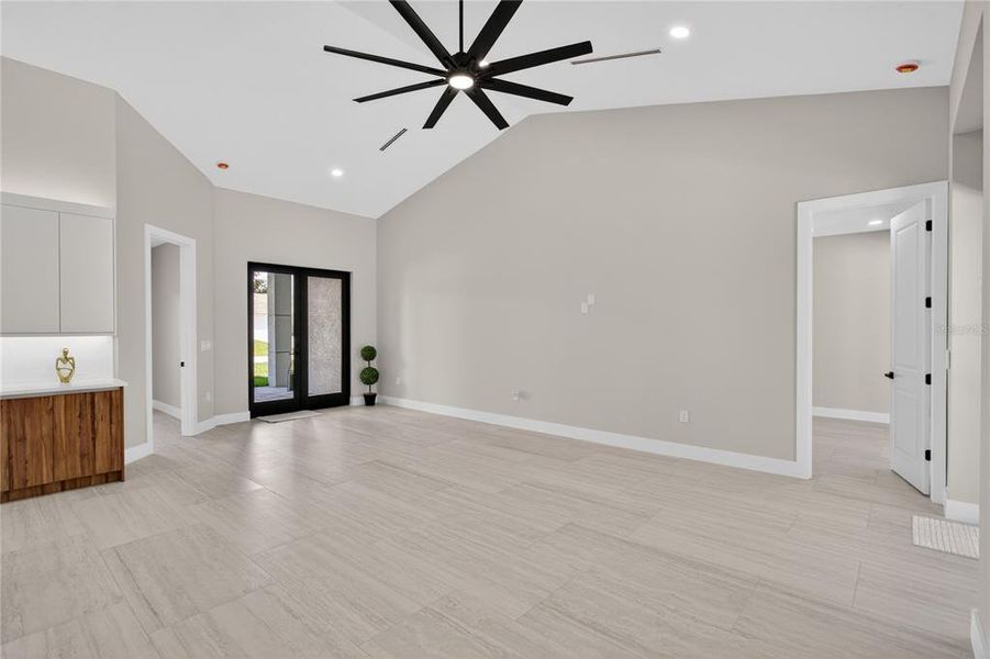 Spacious, unfurnished interior of a new home in , Cape Coral (Image 36).