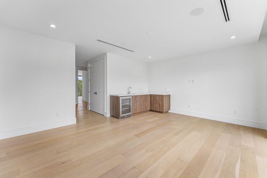 Wet Bar Lounge 2nd Floor