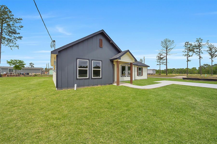 Exterior details and patio area of a home in , Conroe (Image 4).