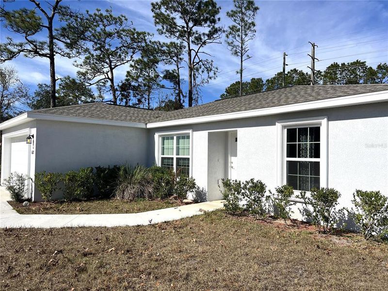 Exterior details and patio area of a home in , Dunnellon (Image 23).