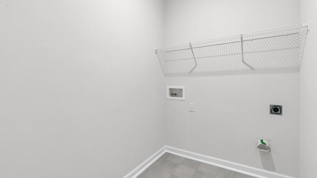 Spacious, unfurnished interior of a new home in Cross Creek, Spring Lake (Image 22).