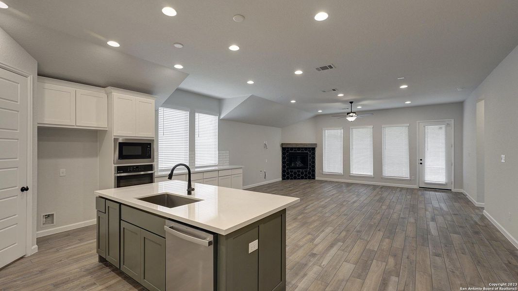 Furnished interior view inside a new home in Weston Oaks 55', San Antonio (Image 11). Furnished interior view inside a new home in Weston Oaks 55', San Antonio (Image 11).