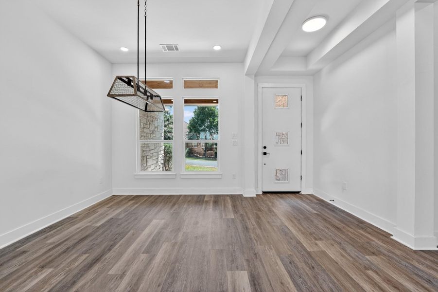 Spacious, unfurnished interior of a new home in , Horseshoe Bay (Image 36).