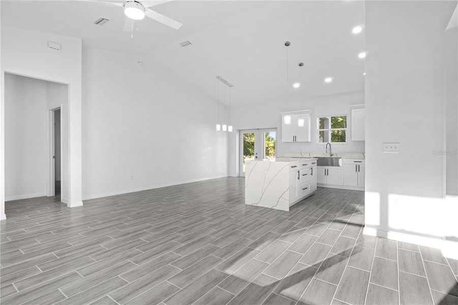 Spacious, unfurnished interior of a new home in , Ocala (Image 15).