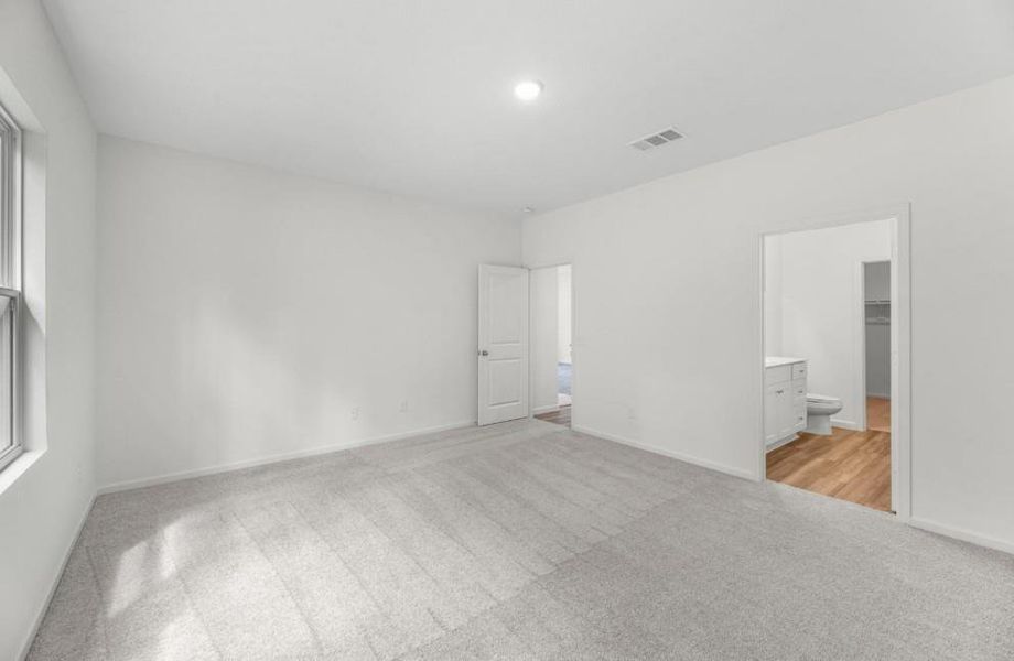 Spacious, unfurnished interior of a new home in Castlewood South, Taylor (Image 11). Spacious, unfurnished interior of a new home in Castlewood South, Taylor (Image 11).