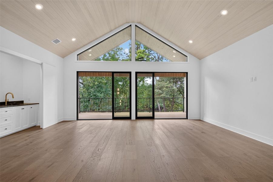 Spacious, unfurnished interior of a new home in , The Woodlands (Image 25).
