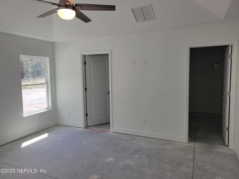 Spacious, unfurnished interior of a new home in , Callahan (Image 11).