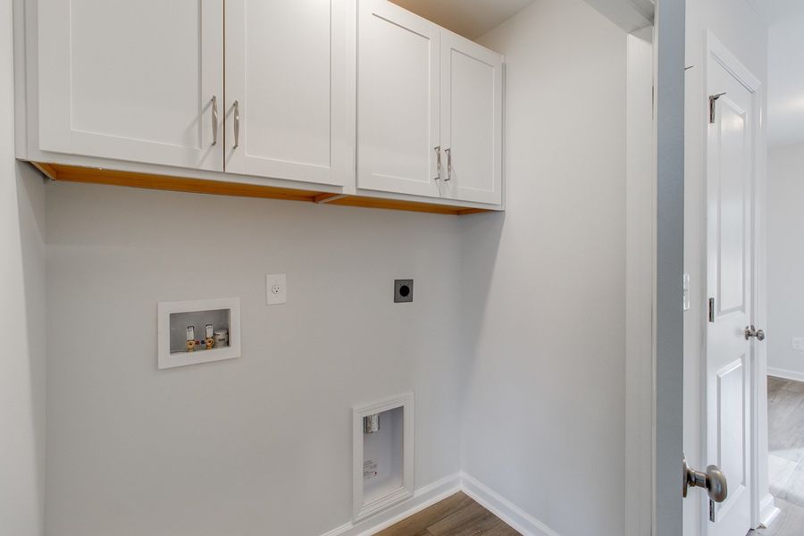 Spacious, unfurnished interior of a new home in Astoria, Columbia (Image 16).