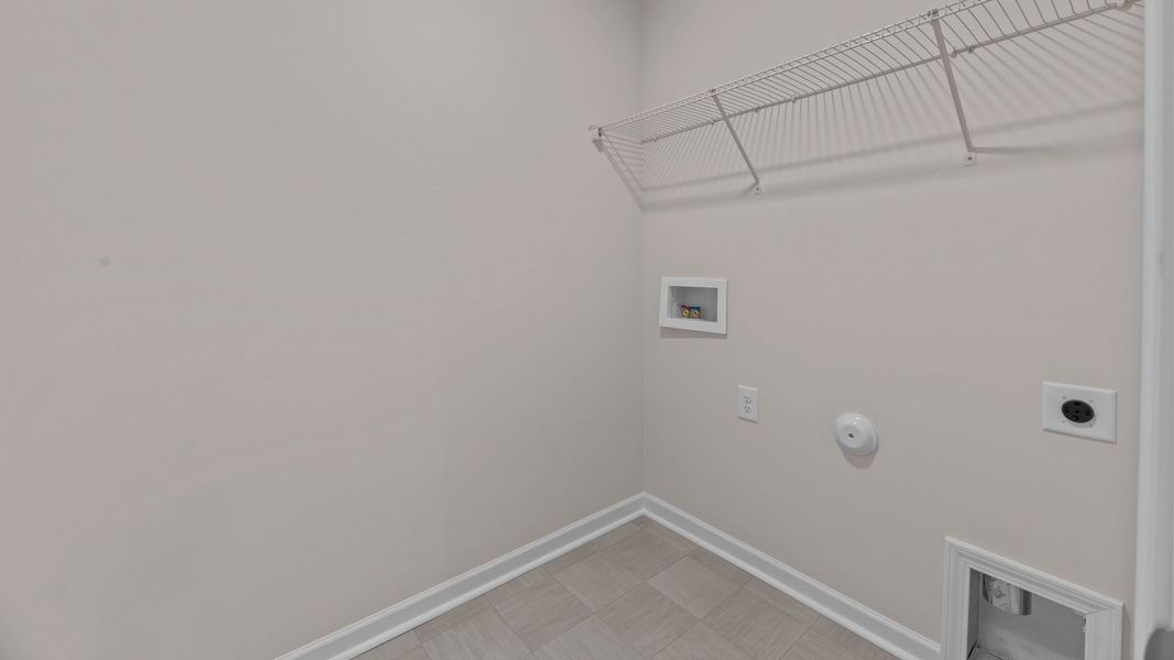 Spacious, unfurnished interior of a new home in East Ridge, Ayden (Image 34).
