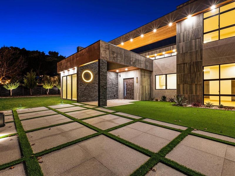 Exterior details and patio area of a home in , Dallas (Image 3).