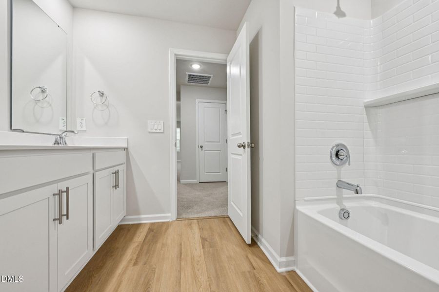 28-web-or-mls-Raleigh - Oak Manor - 536