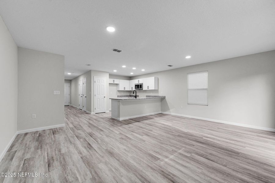 Spacious, unfurnished interior of a new home in , Jacksonville (Image 25).