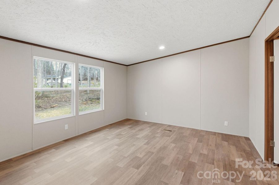 Spacious, unfurnished interior of a new home in , Lincolnton (Image 15).