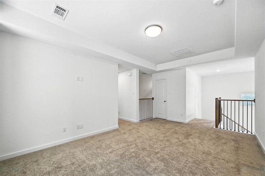 Spacious, unfurnished interior of a new home in Hillstead, Lavon (Image 28).