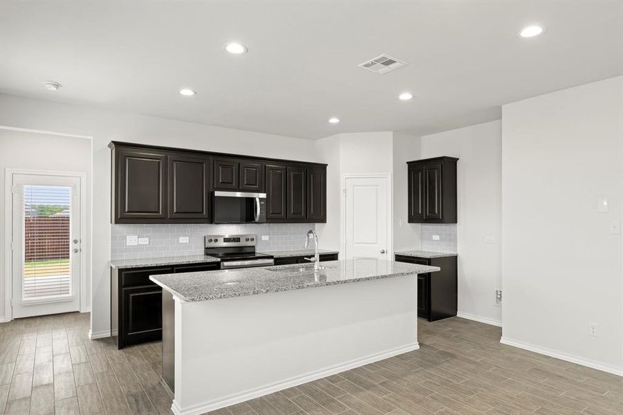 15. 1713 Edgeway - Kitchen (2) 15. 1713 Edgeway - Kitchen (2)