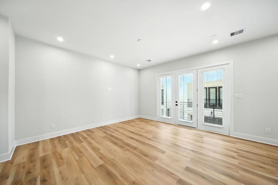 Spacious, unfurnished interior of a new home in Bauer Crossing, Houston (Image 13). Spacious, unfurnished interior of a new home in Bauer Crossing, Houston (Image 13).