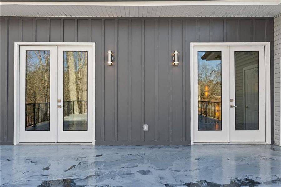 Exterior details and patio area of a home in , Gainesville (Image 33).