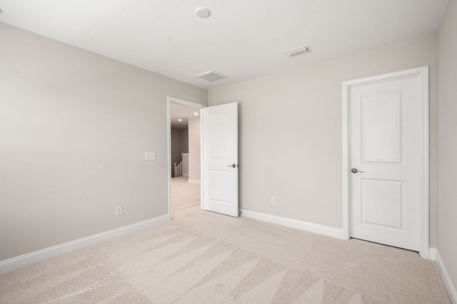 Spacious, unfurnished interior of a new home in Waterways, Richmond Hill (Image 54).