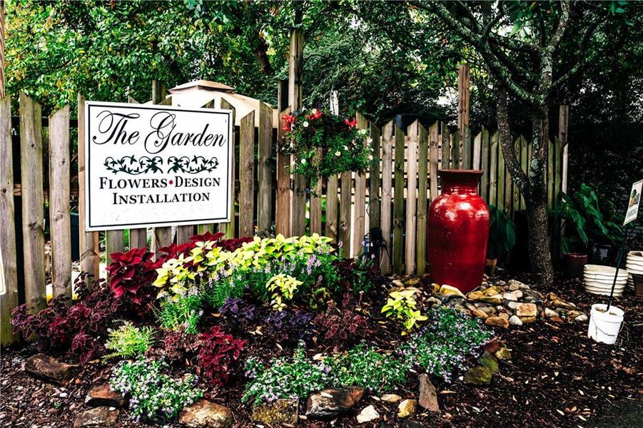 Image 100 of a home in Rosewood Lake Estates.