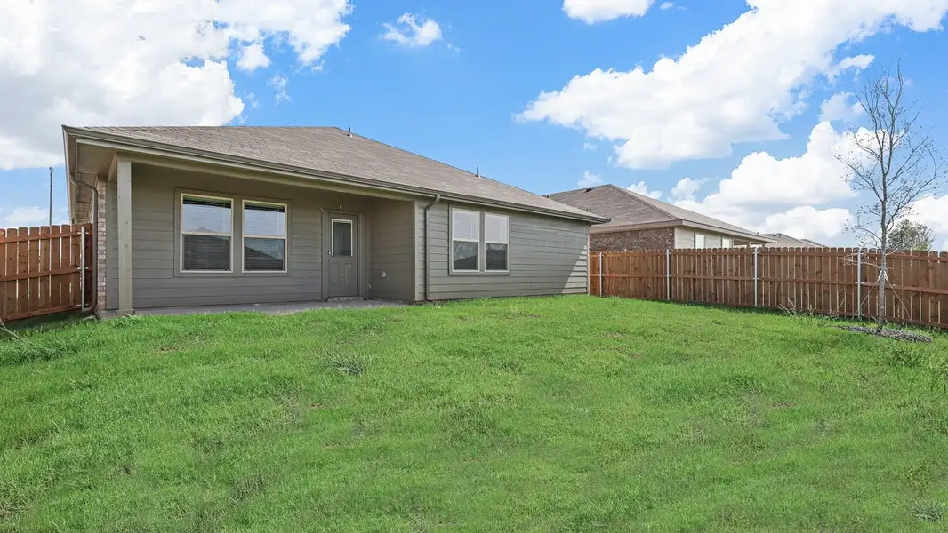Exterior details and patio area of a home in Townes Landing, Fort Worth (Image 3).