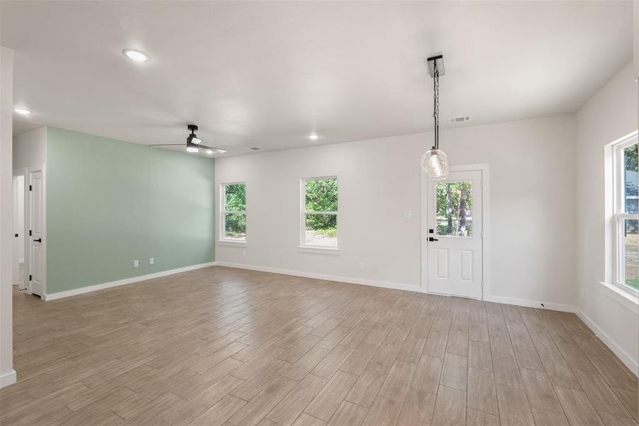 Spacious, unfurnished interior of a new home in , Mabank (Image 24). Spacious, unfurnished interior of a new home in , Mabank (Image 24).