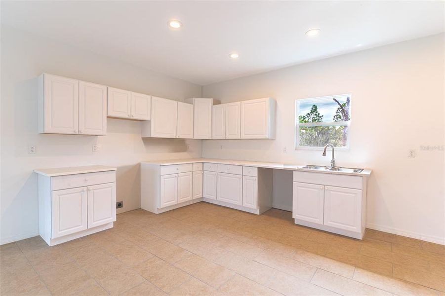 Furnished interior view inside a new home in , Lake Placid (Image 6).